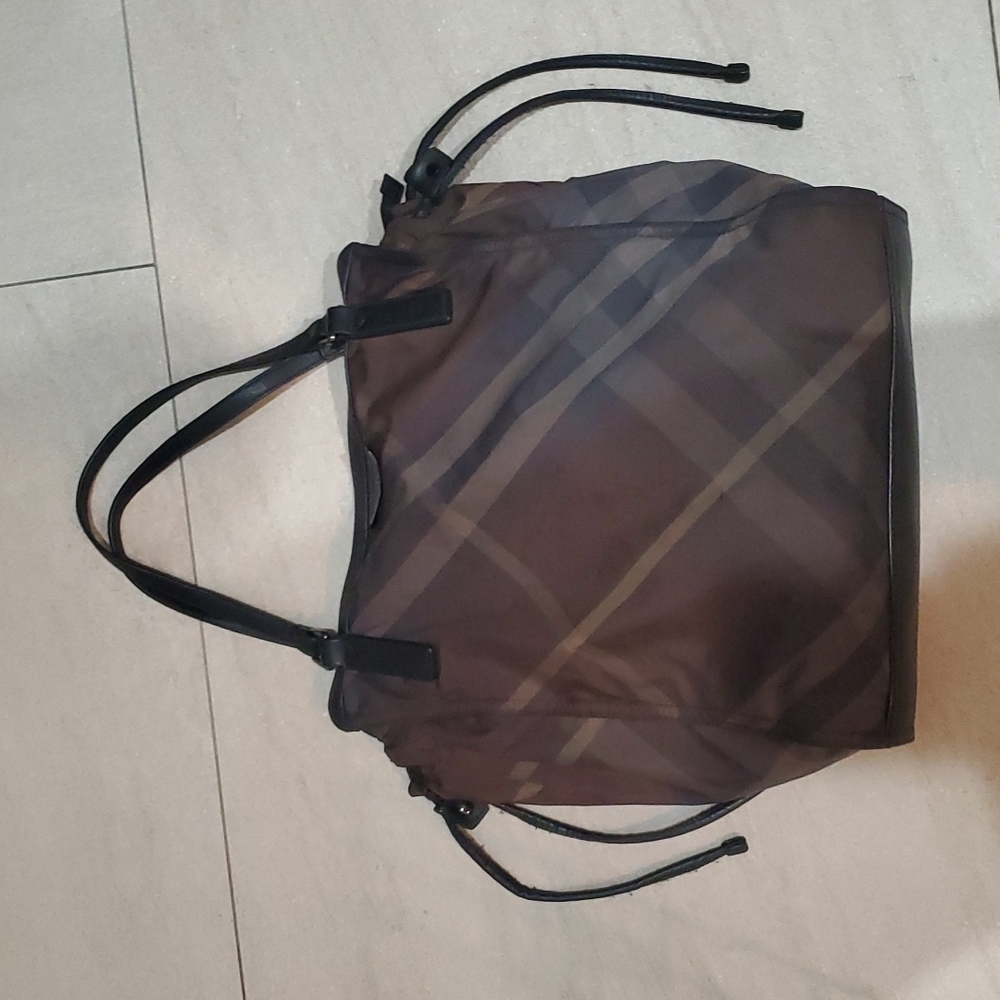 Burberry tote
